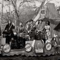 The Raconteurs — Help Us Stranger